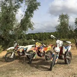 Motos KTM off‑road para tours de enduro en España