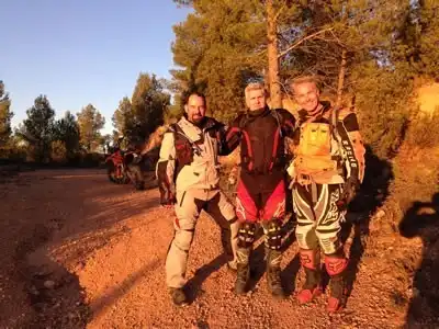 Disfrutando de un tour de enduro off‑road en España