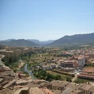 Vista panorámica desde el castillo de Valderrobres hacia las montañas del Parque Natural dels Ports